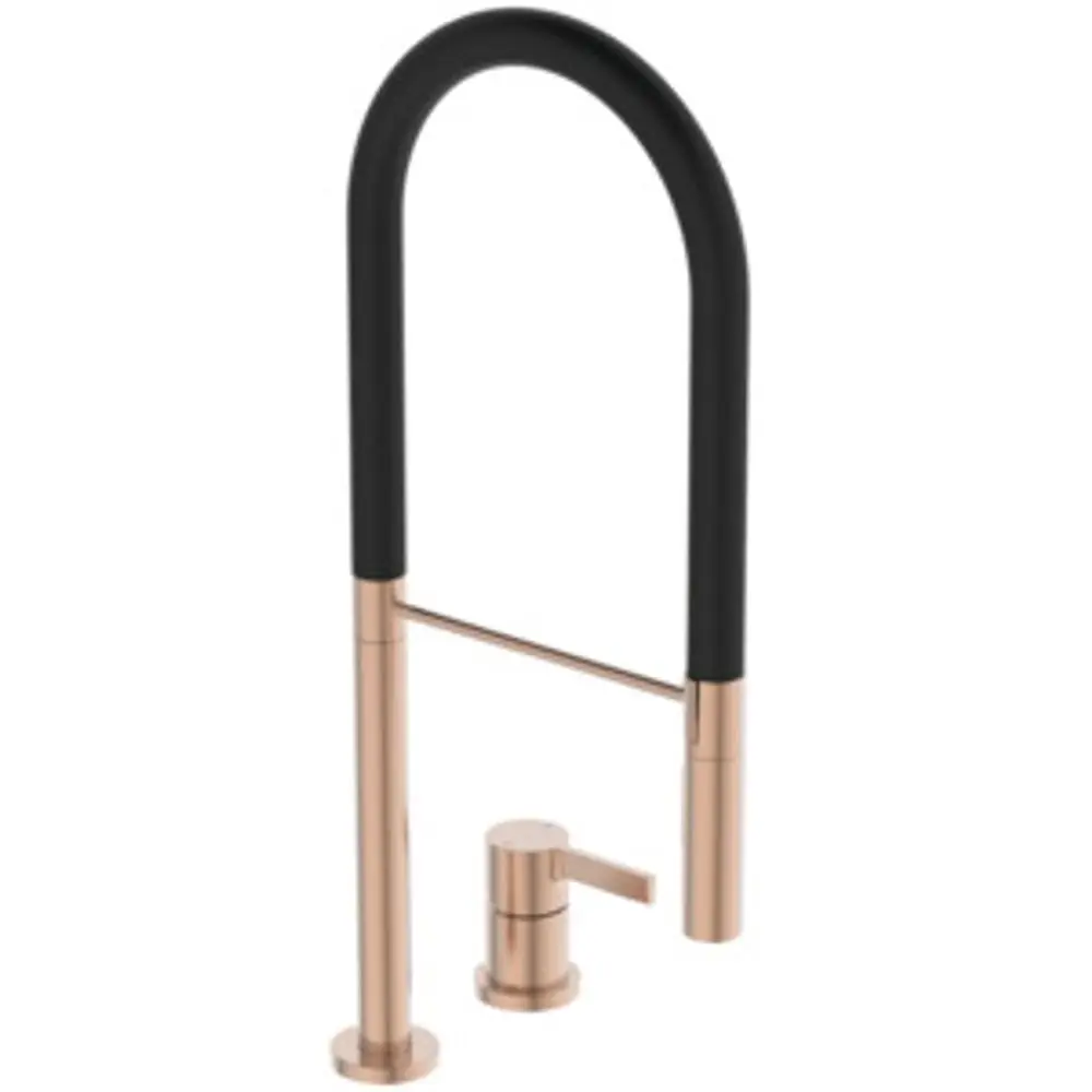 Küchenarmatur in Schwarz und Rosé mit zwei Anschlussöffnungen von Ideal Standard. Der Auslauf ist hochgebogen, mit separatem Hebel für die Steuerung.